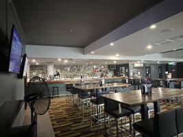 THRIVING SUNSHINE COAST HOTEL - 138HL