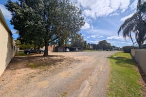 Murray River One Pub Town - Railway Hotel, Strathmerton Vic