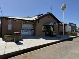 Flinders Rest Hotel - Main Highway 1 location - Freehold & Business