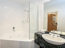 PRESTIGE LOCATION AND ACCOMODATION IN THRIVING VICTORIA’S SECOND LARGEST CITY - 2876MF