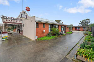 Court House Hotel and Motel, Talbot