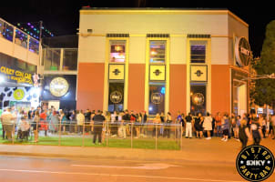 Night club / Pub with full commercial kitchen / Must be sold - Put in an Offer!