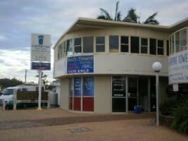 CARLA LUNA - ITALIAN RESTAURANT WITH FREEHOLD ACROSS FROM BEACH!