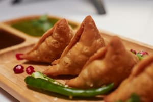INDIAN RESTAURANT FOR SALE – PRIME LOCATION NEAR STATION [2607293]