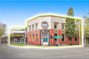 Night club / Pub with full commercial kitchen / Must be sold - Put in an Offer!