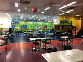 Lollipops Playland and Cafe Springwood Indoor Playcentre / Playground
