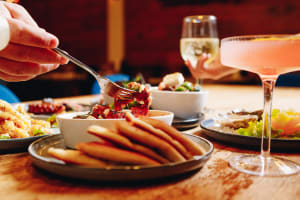 RESTAURANT & BAR