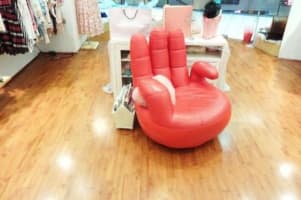 MOMOKI PTY LTD - RETAIL FASHION OUTLET IN CHINATOWN + SUCCESS ON-LINE WEBSITE