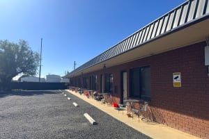 UNDER OFFER - Nicholas Royal Motel, Hay NSW - 1P0535