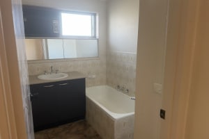LEASEHOLD - MacIsaac Road Takeaway, Mooroopna VIC - 1P0611
