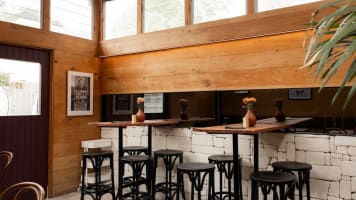 Nixie Nox - The Smallest Pub In Richmond