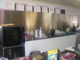 EXCELLENT COUNTRY CAFE LOUNGE / TAKEAWAY - SELLING FREEHOLD WITH 4BR RESIDENCE!