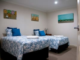 ROOMS TO RENT, OFFICES TO LEASE, SNOWBUNNIES TO SKI - 9CF