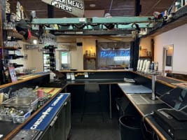 Flinders Rest Hotel - Main Highway 1 location - Freehold & Business