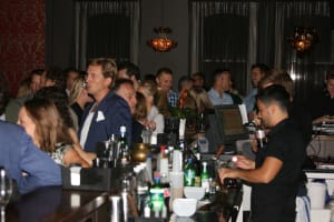 CAFÉ/BAR  TAKING UPTO $150,000PW    HUGE EXPOSURE..  MASSIVE VENUE