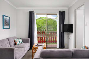 CONSISTENTLY PROFITABLE, EASY TO RUN LEASEHOLD MOTEL - 1994ML