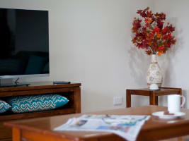 ROOMS TO RENT, OFFICES TO LEASE, SNOWBUNNIES TO SKI - 9CF