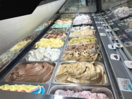 ICE CREAM / GELATERIA IN PRIME LOCATION.  LONG LEASE WITH TOP QUALITY FIT-OUT!