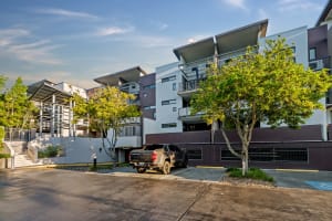 Permanent MR 6km from Brisbane CBD - BC Salary 80% of Income | Resort Brokers ID : MR009274