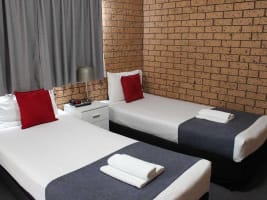 THRIVING REGIONAL MOTEL TOWN, SECURE LEASE & STRONG RETURN POTENTIAL - 1640ML