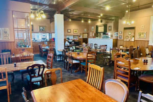 UNDER OFFER - Queen's Head Hotel