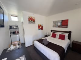 Freehold Hotel  Motel Deniliquin