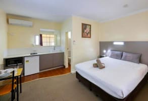 UNDER CONTRACT - Bishops Lodge, Narrandera NSW - 1P0548