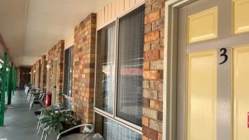 Profitable 15 - Room Murray River Motel with Long Lease Security