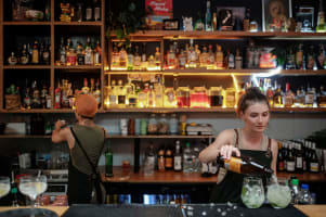 LEASEHOLD - Tomahawks Bar & Eatery, Bright VIC - 1P0589