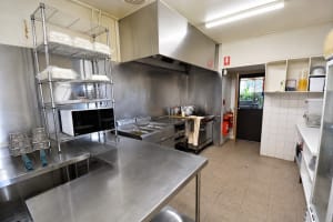 Authentic Country Hotel with 3 GMEs - South Hay Hotel
