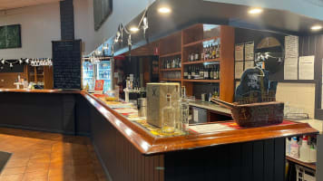 Settlers Tavern – Leasehold Opportunity including drive-through bottle shop
