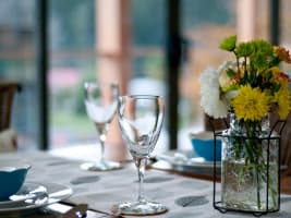 ROOMS TO RENT, OFFICES TO LEASE, SNOWBUNNIES TO SKI - 9CF