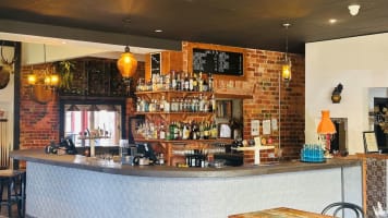 Award-Winning Farmers Arms Hotel – Creswick