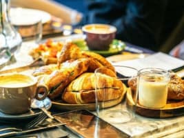 *Cafe *Eatery * Coffee Stop * Lunch Bar.