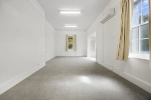 Prime Location Residence with Income or 3 BnB lets (stca) or Health Professional Rooms