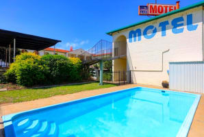 UNDER CONTRACT - Bishops Lodge, Narrandera NSW - 1P0548