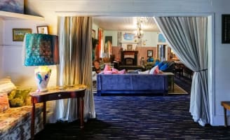 HISTORIC ROBBIE BURNS HOTEL   -  SOUTH COAST- LEASEHOLD