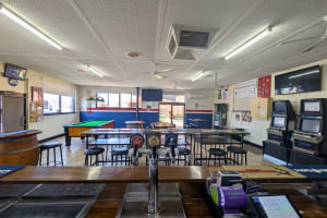 Murray River One Pub Town - Railway Hotel, Strathmerton Vic