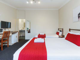 OUTSTANDING MONEY MAKER, WALK TO CBD WITH SIGNIFICANT UPSIDE - 1352MF