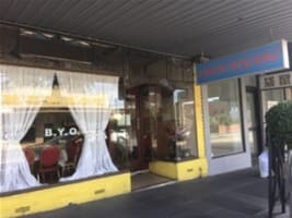 FULLY EQUIPPED ASIAN RESTAURANT WITH RESIDENCE.  URGENT SALE, MAKE AN OFFER