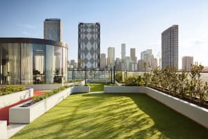 Large-scale management rights, R.Iconic - Melbourne — 2 towers, 879 apartments | Resort Brokers I...