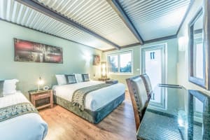 BY MOTEL ROOM, ONE OF THE TOP REGIONAL EARNERS - 2468ML