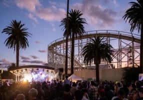 TROPHY BEACHSIDE HOSPITALITY VENUE | $1.9M TURNOVER | ELITE CORNER POSITION