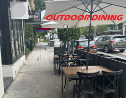 Beautiful Cafe/Restaurant that has it all.