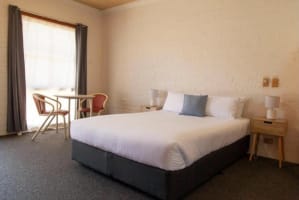 Bega Downs Motor Inn for Sale