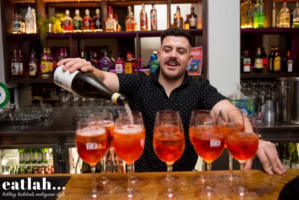 CAFÉ/BAR  TAKING UPTO $150,000PW    HUGE EXPOSURE..  MASSIVE VENUE