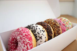 Fully Managed Franchise Donut Shop South East Shopping Centre Ref: 1492