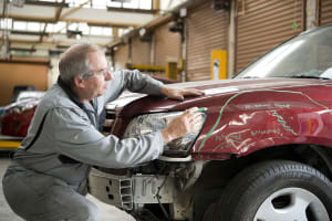 AUTO PANEL BEATERS SMASH REPAIR WORKSHOP JUST OFF FREEWAY