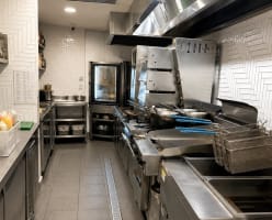 Food Court Chicken Takeaway – Sydney CBD, NSW