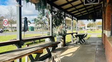 Award-Winning Farmers Arms Hotel – Creswick